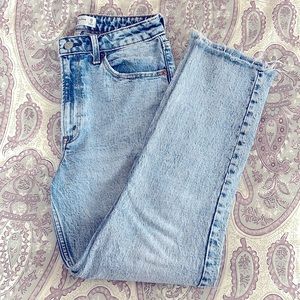 Abercrombie & Fitch Curve Love High Rise Mom Jeans Size 26